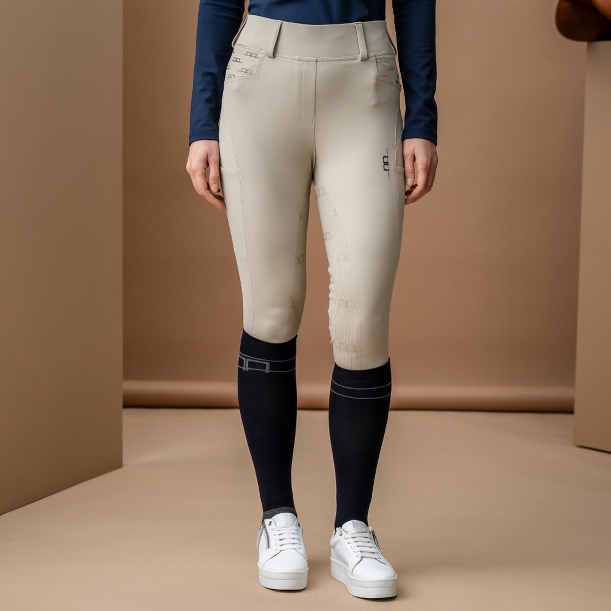 Alessandro Albanese Fina Full Seat Brushed Hybrid Breech